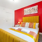 Apartamento New! Stylish 5-bed In Stockton-on-tees By With Us, Perfect For Contractors & Large Groups, Free Parking! *