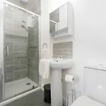 Apartamento New! Stylish 5-bed In Stockton-on-tees By With Us, Perfect For Contractors & Large Groups, Free Parking!