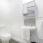 Apartamento New! Stylish 5-bed In Stockton-on-tees By With Us, Perfect For Contractors & Large Groups, Free Parking! Thornaby on Tees