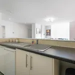 Apartamento New! Stylish 5-bed In Stockton-on-tees By With Us, Perfect For Contractors & Large Groups, Free Parking! *