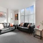New! Stylish 5-bed In Stockton-on-tees By With Us, Perfect For Contractors & Large Groups, Free Parking! Apartamento *