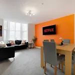 New! Stylish 5-bed In Stockton-on-tees By With Us, Perfect For Contractors & Large Groups, Free Parking! Thornaby on Tees