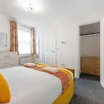 New! Stylish 5-bed In Stockton-on-tees By With Us, Perfect For Contractors & Large Groups, Free Parking! * Thornaby on Tees