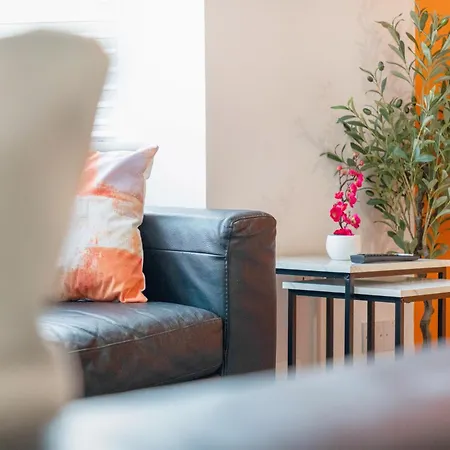 New! Stylish 5-bed In Stockton-on-tees By With Us, Perfect For Contractors & Large Groups, Free Parking! Thornaby on Tees