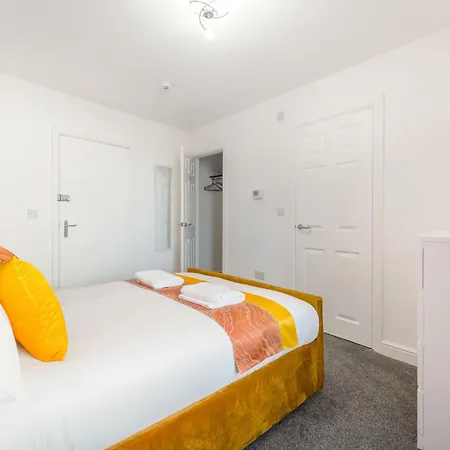 New! Stylish 5-bed In Stockton-on-tees By With Us, Perfect For Contractors & Large Groups, Free Parking!