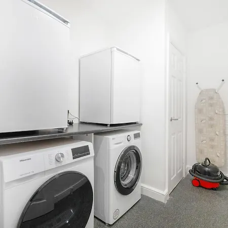 Apartment New! Stylish 5-bed In Stockton-on-tees By With Us, Perfect For Contractors & Large Groups, Free Parking! *