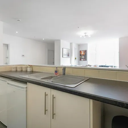 Apartment New! Stylish 5-bed In Stockton-on-tees By With Us, Perfect For Contractors & Large Groups, Free Parking! *