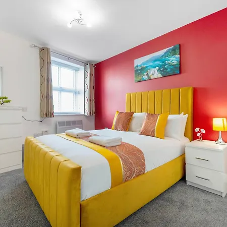 New! Stylish 5-bed In Stockton-on-tees By With Us, Perfect For Contractors & Large Groups, Free Parking!