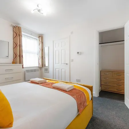 Apartment New! Stylish 5-bed In Stockton-on-tees By With Us, Perfect For Contractors & Large Groups, Free Parking!