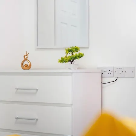 Apartment New! Stylish 5-bed In Stockton-on-tees By With Us, Perfect For Contractors & Large Groups, Free Parking!