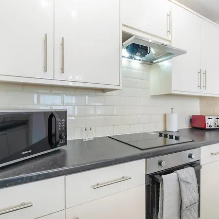 Apartment New! Stylish 5-bed In Stockton-on-tees By With Us, Perfect For Contractors & Large Groups, Free Parking!
