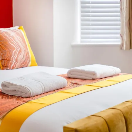 Apartment New! Stylish 5-bed In Stockton-on-tees By With Us, Perfect For Contractors & Large Groups, Free Parking! *