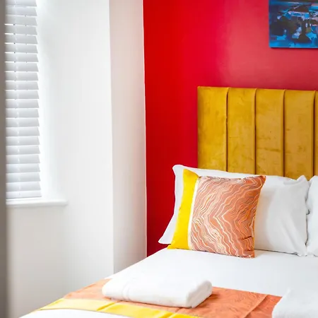 Apartment New! Stylish 5-bed In Stockton-on-tees By With Us, Perfect For Contractors & Large Groups, Free Parking! Thornaby on Tees