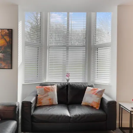 New! Stylish 5-bed In Stockton-on-tees By With Us, Perfect For Contractors & Large Groups, Free Parking!