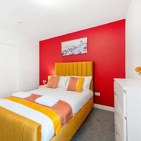 New! Stylish 5-bed In Stockton-on-tees By With Us, Perfect For Contractors & Large Groups, Free Parking! * Thornaby on Tees