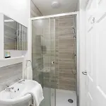 Daire New! Stylish 5-bed In Stockton-on-tees By With Us, Perfect For Contractors & Large Groups, Free Parking! *
