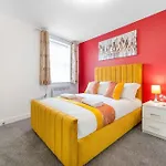 New! Stylish 5-bed In Stockton-on-tees By With Us, Perfect For Contractors & Large Groups, Free Parking!