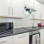 Daire New! Stylish 5-bed In Stockton-on-tees By With Us, Perfect For Contractors & Large Groups, Free Parking!