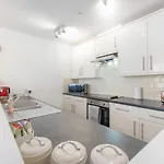 New! Stylish 5-bed In Stockton-on-tees By With Us, Perfect For Contractors & Large Groups, Free Parking! Daire *