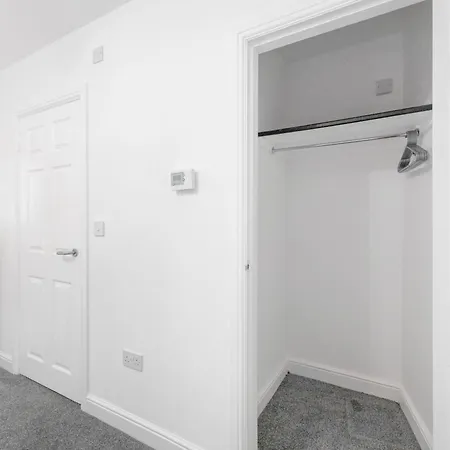 Apartament New! Stylish 5-bed In Stockton-on-tees By With Us, Perfect For Contractors & Large Groups, Free Parking! *