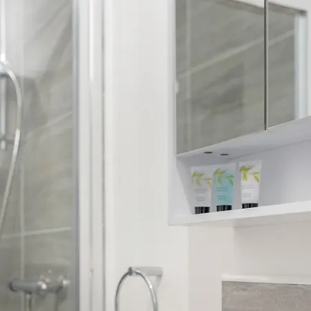 New! Stylish 5-bed In Stockton-on-tees By With Us, Perfect For Contractors & Large Groups, Free Parking!