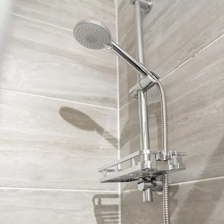 Apartament New! Stylish 5-bed In Stockton-on-tees By With Us, Perfect For Contractors & Large Groups, Free Parking!