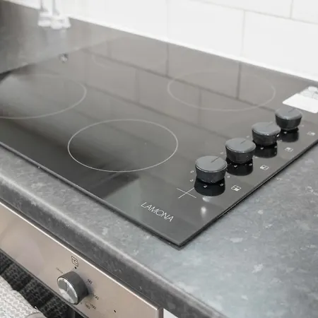 New! Stylish 5-bed In Stockton-on-tees By With Us, Perfect For Contractors & Large Groups, Free Parking!