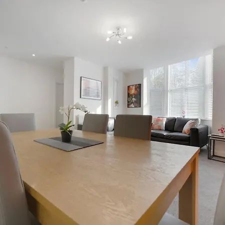 Apartment New! Stylish 5-bed In Stockton-on-tees By With Us, Perfect For Contractors & Large Groups, Free Parking! *